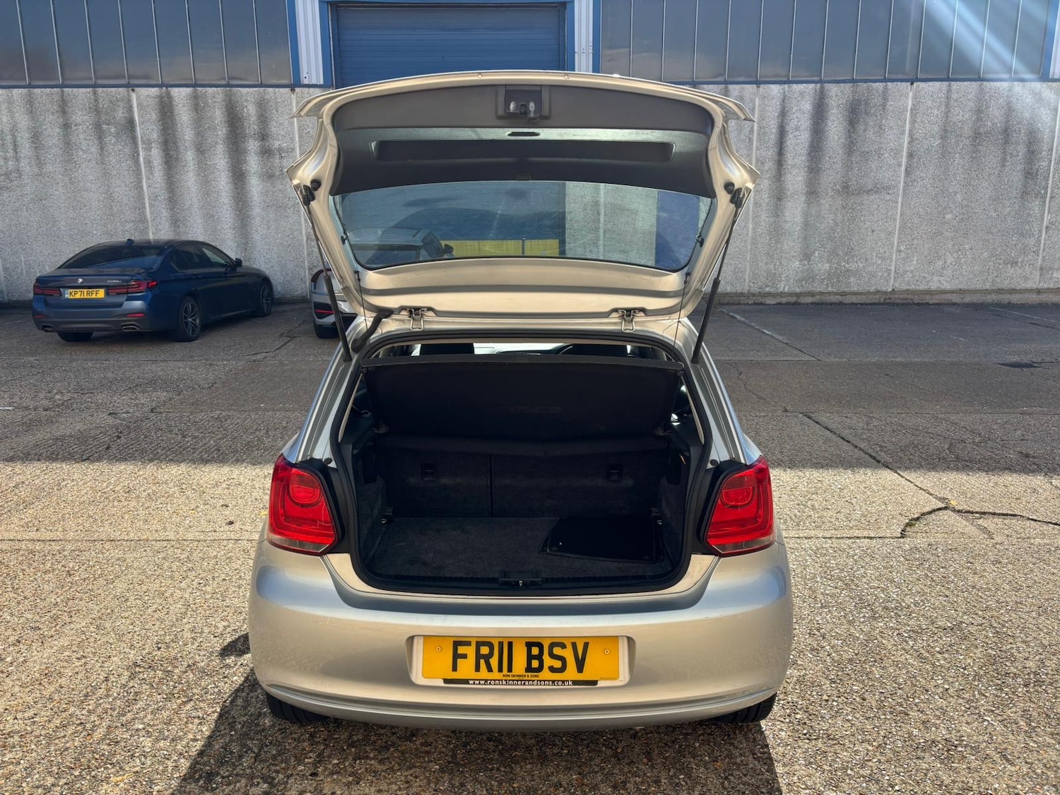 Used Volkswagen Polo 2011 for sale - 76184565: Photo 27