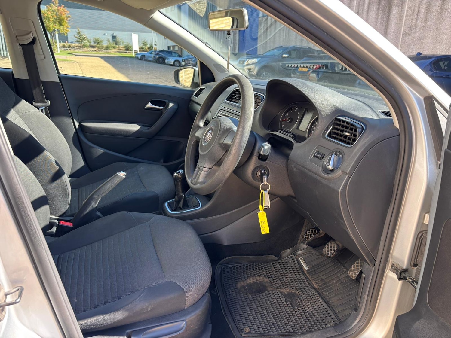 Used Volkswagen Polo 2011 for sale - 76184565: Photo 8