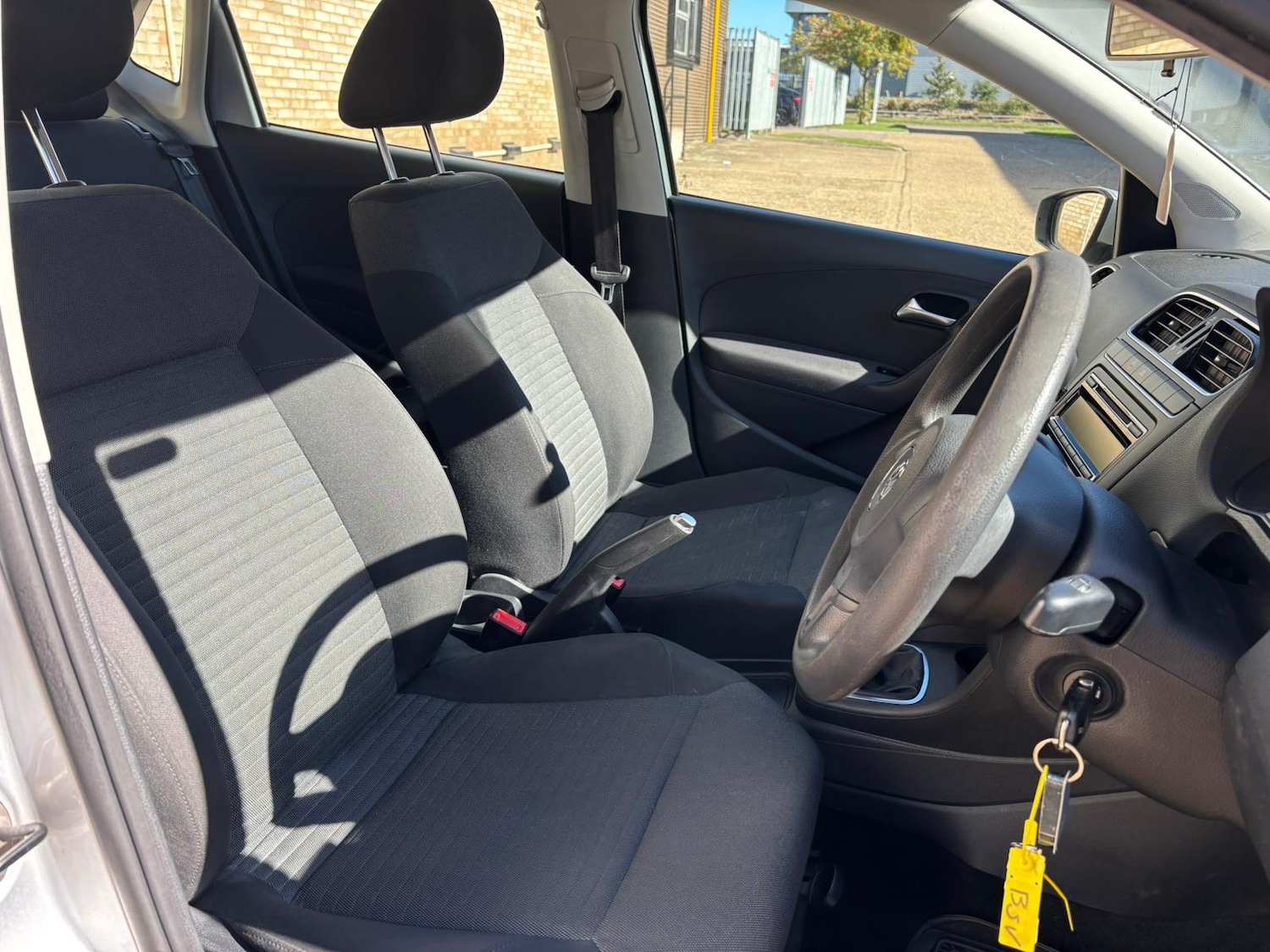 Used Volkswagen Polo 2011 for sale - 76184565: Photo 9