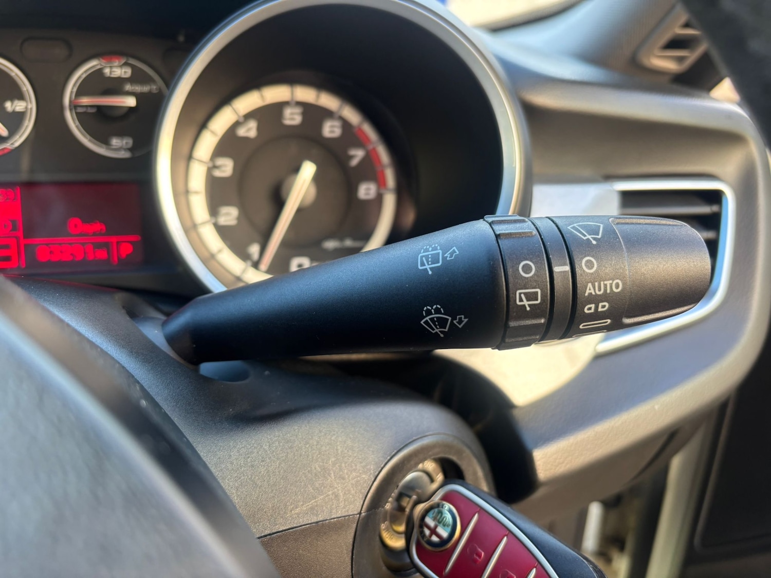 Used Alfa Romeo Giulietta 2012 for sale - 77221074: Photo 28