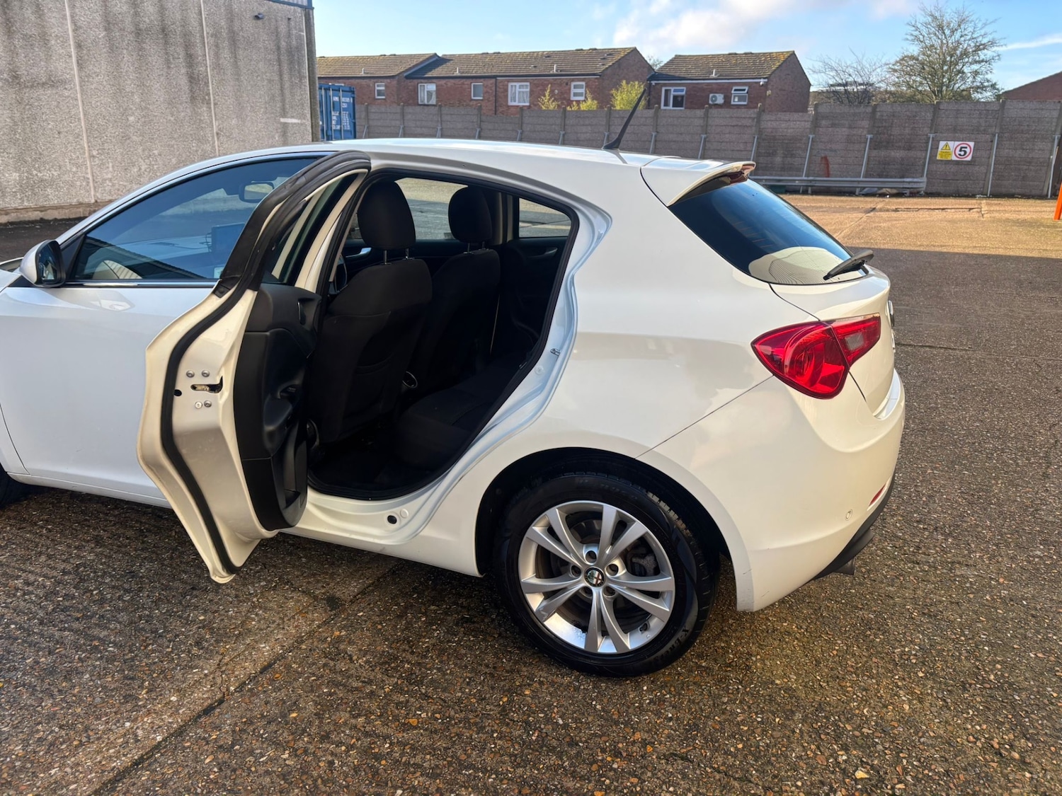 Used Alfa Romeo Giulietta 2012 for sale - 77221074: Photo 41