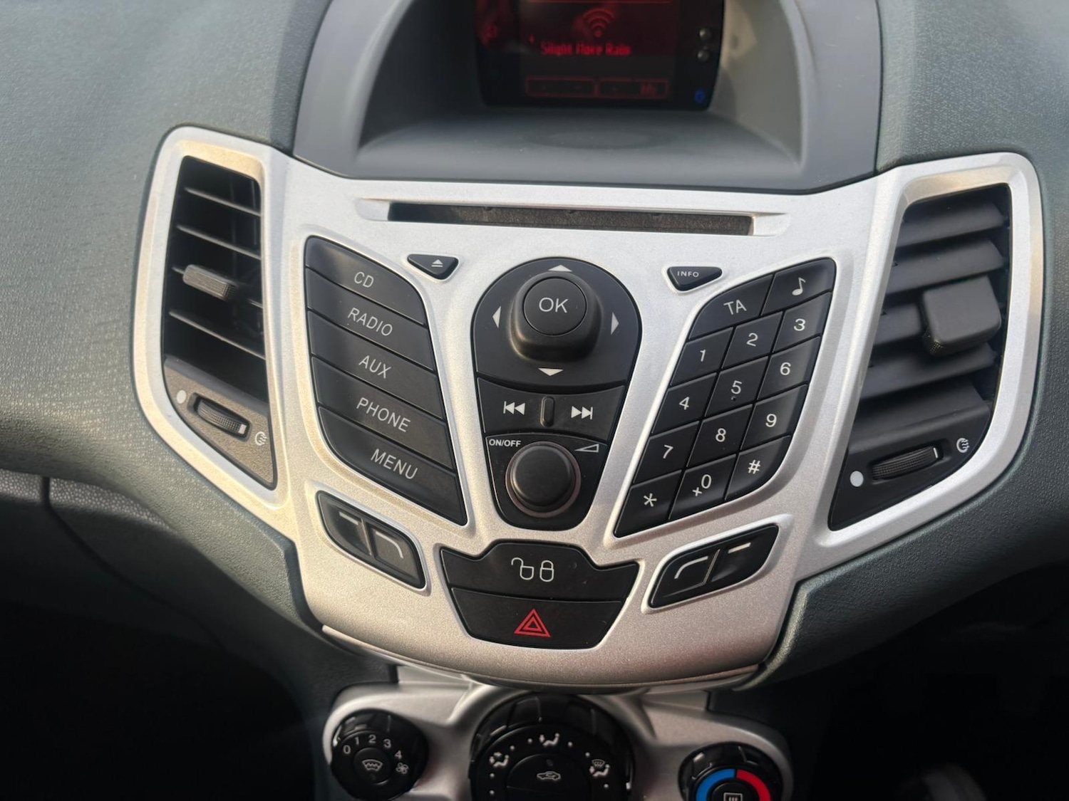 Used Ford Fiesta 2010 for sale - 76057259: Photo 14