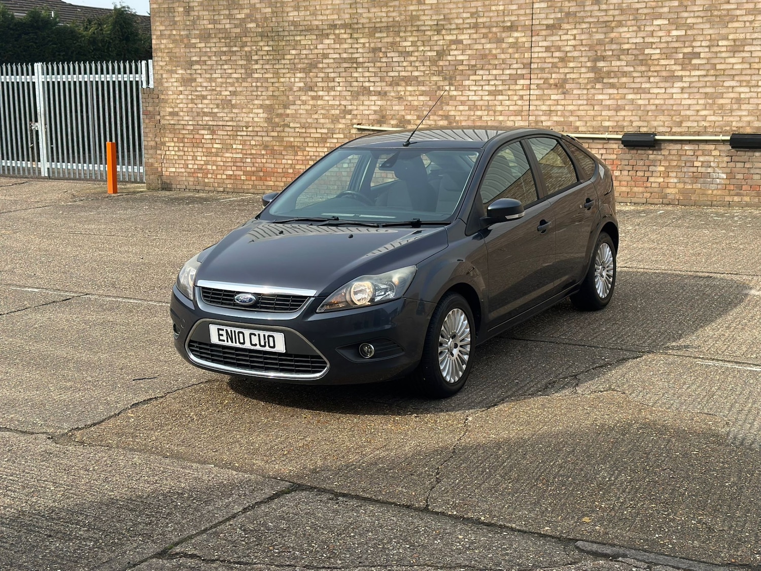 Used Ford Focus 2010 for sale - 78026857: Photo 2