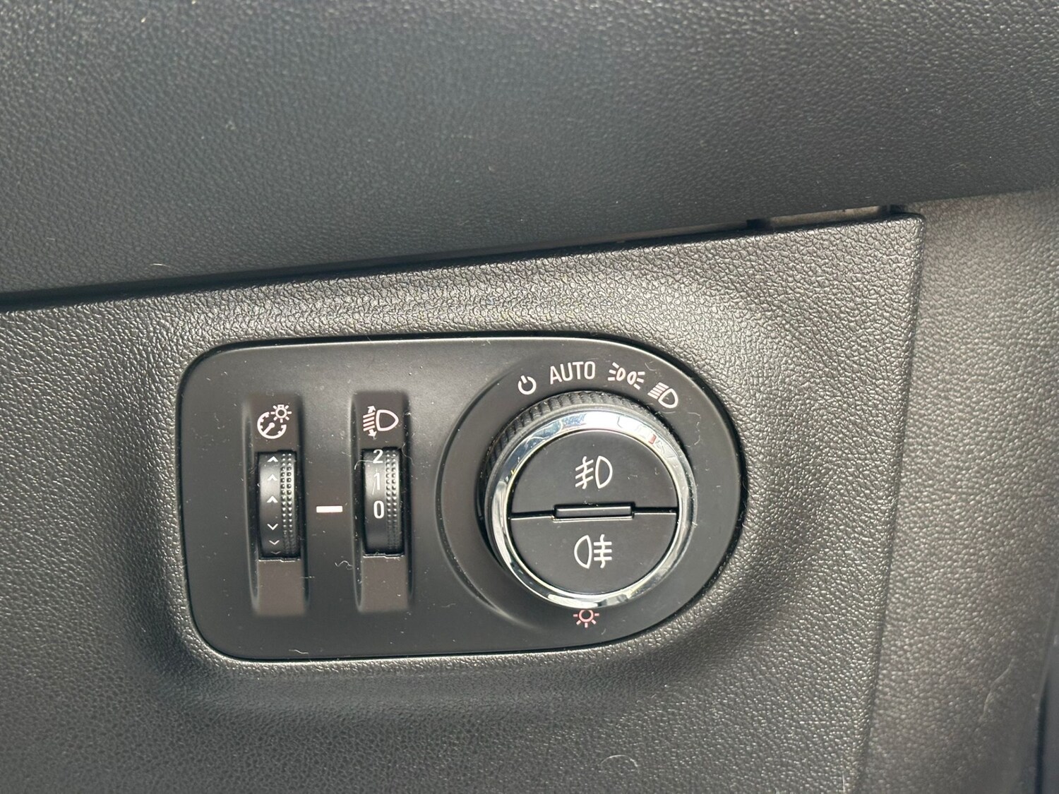 Used Vauxhall Corsa 2015 for sale - 76171017: Photo 24