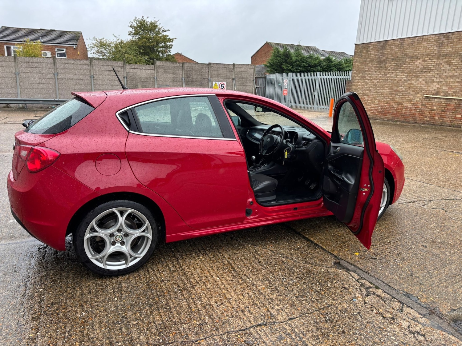 Used Alfa Romeo Giulietta 2011 for sale - 76165376: Photo 11