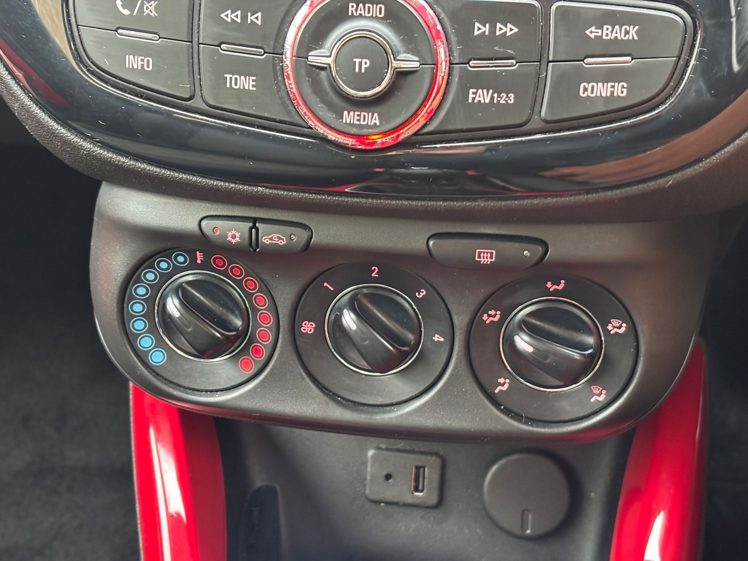 Used Vauxhall ADAM 2013 for sale - 76491818: Photo 25