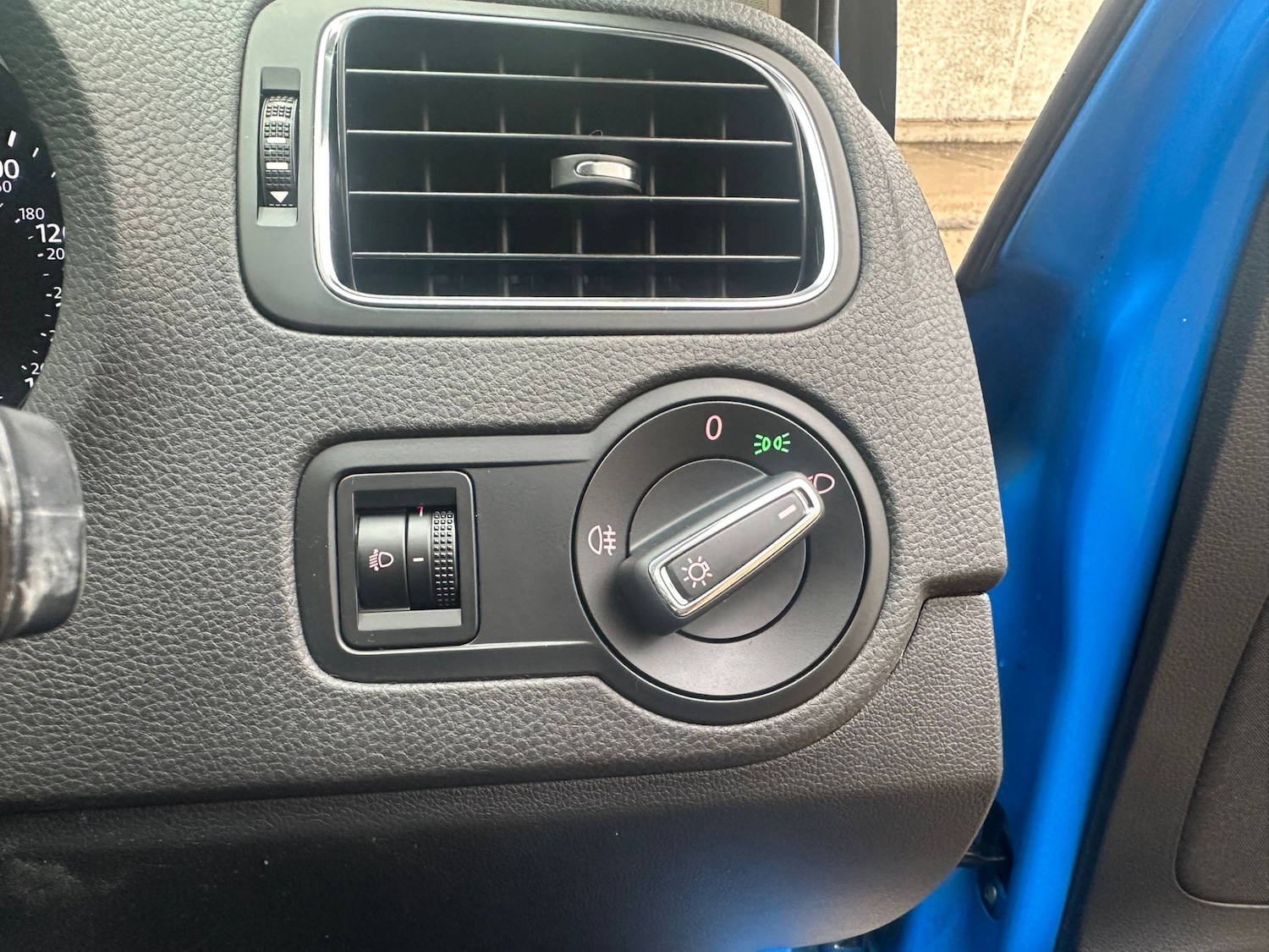 Used Volkswagen Polo 2015 for sale - 77283237: Photo 23