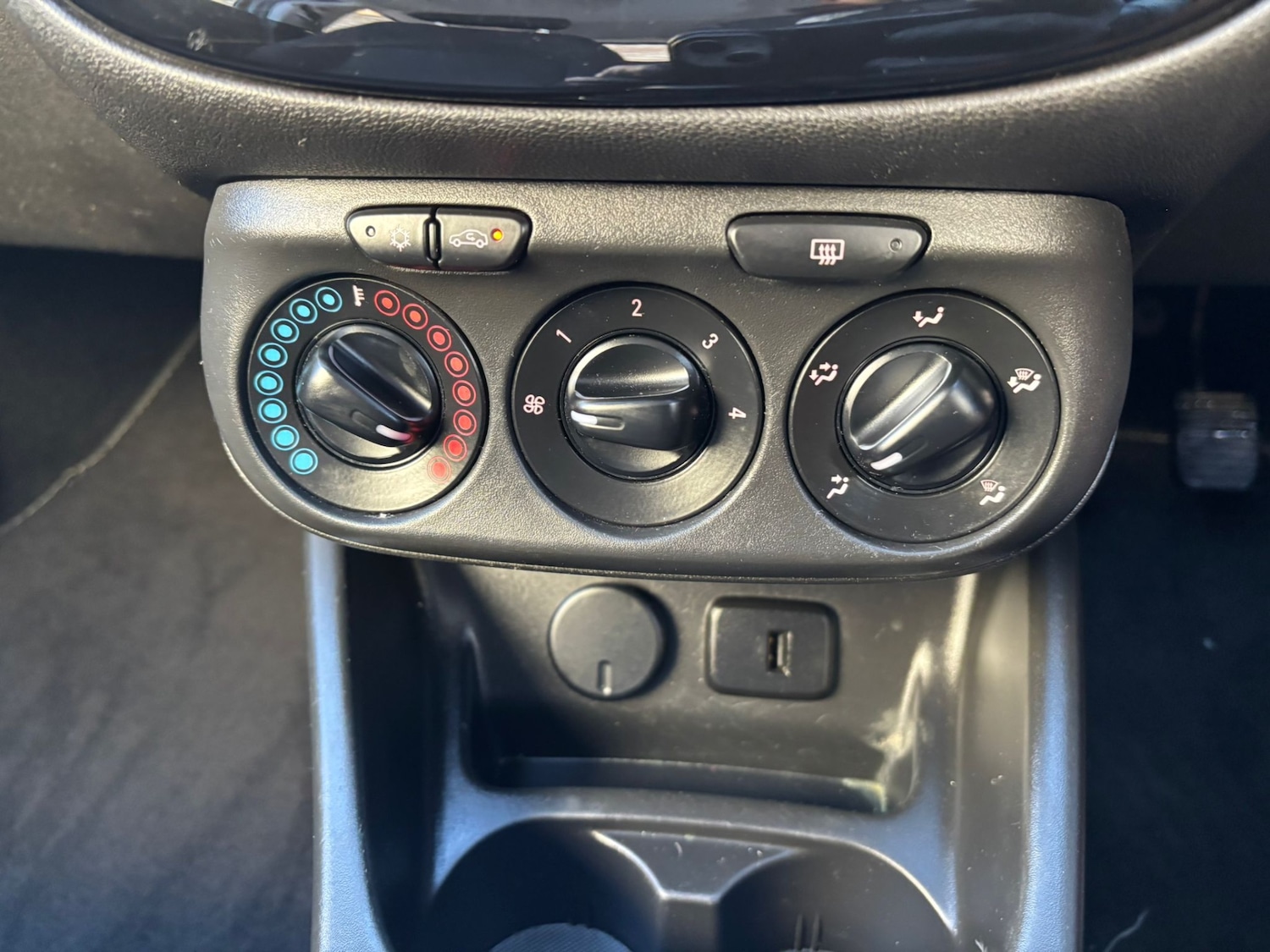 Used Vauxhall Corsa 2017 for sale - 77104737: Photo 24