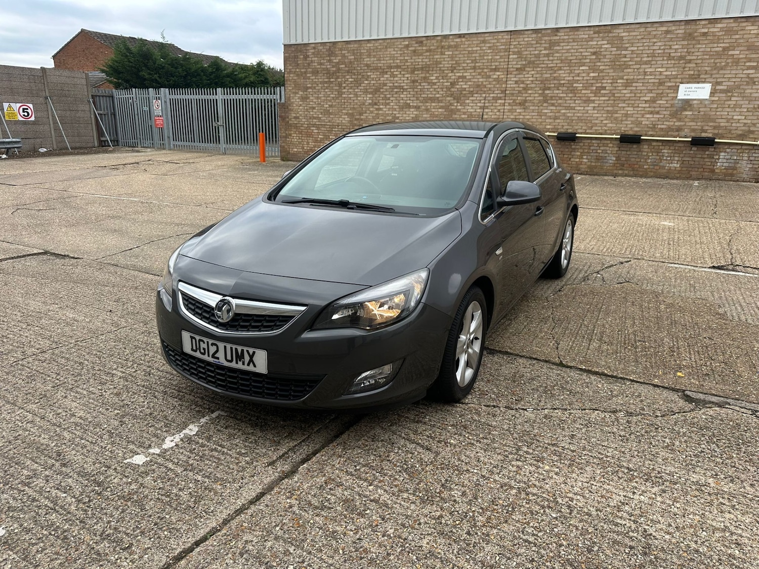 Used Vauxhall Astra 2012 for sale - 76346198: Photo 2
