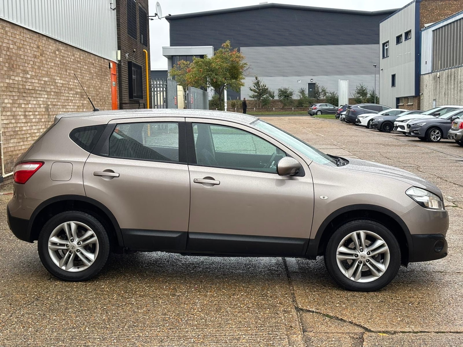 Used Nissan Qashqai 2010 for sale - 76165421: Photo 11