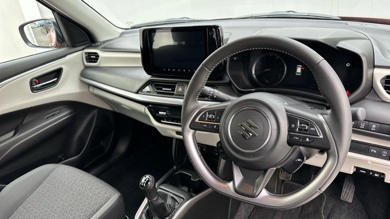 Used Suzuki Swift for sale - 77983621: Photo 2