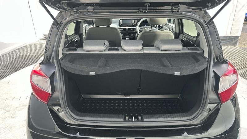 Used Hyundai i10 2023 for sale - 76382341: Photo 15