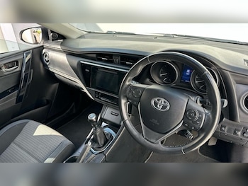 Used Toyota Auris 2017 for sale - 79182453: Photo