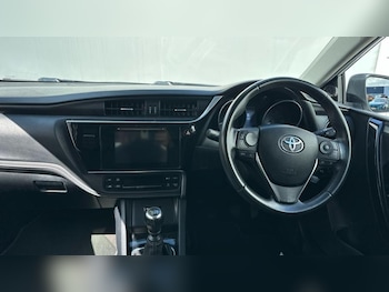 Used Toyota Auris 2017 for sale - 79182453: Photo
