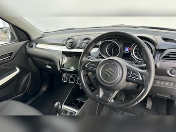 Used Suzuki Swift 2018 for sale - 75932105: Photo