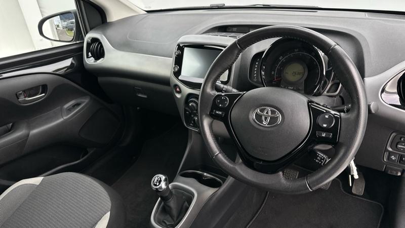Used Toyota AYGO 2021 for sale - 75932067: Photo 2