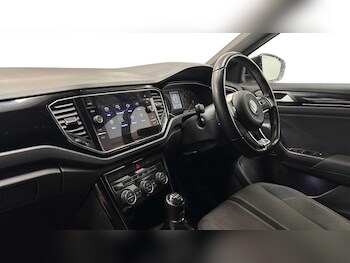 Used Volkswagen T-Roc 2021 for sale - 77748855: Photo