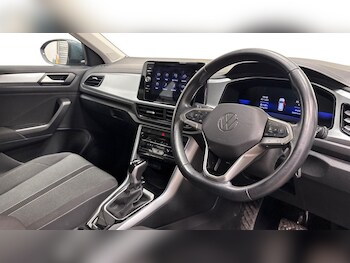 Used Volkswagen T-Roc 2022 for sale - 77341822: Photo