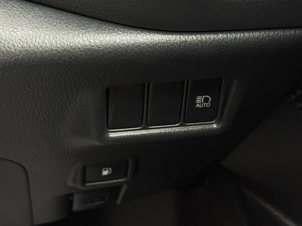 Used Toyota C-HR 2019 for sale - 76883040: Photo 19