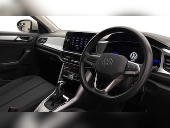 Used Volkswagen T-Roc 2023 for sale - 79210155: Photo