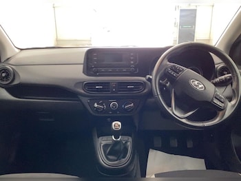 Used Hyundai i10 2023 for sale - 79059480: Photo