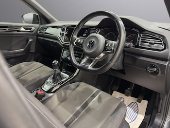 Used Volkswagen T-Roc 2021 for sale - 77642871: Photo