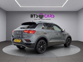 Used Volkswagen T-Roc 2021 for sale - 77642871: Photo