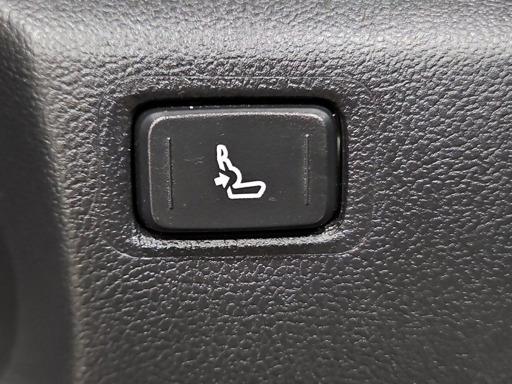 Used Toyota C-HR 2019 for sale - 76686674: Photo 17