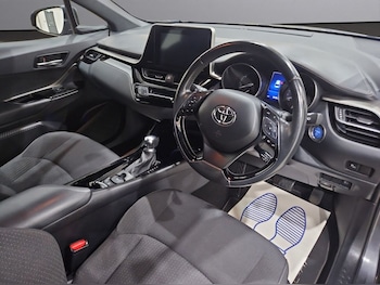 Used Toyota C-HR 2019 for sale - 76686674: Photo