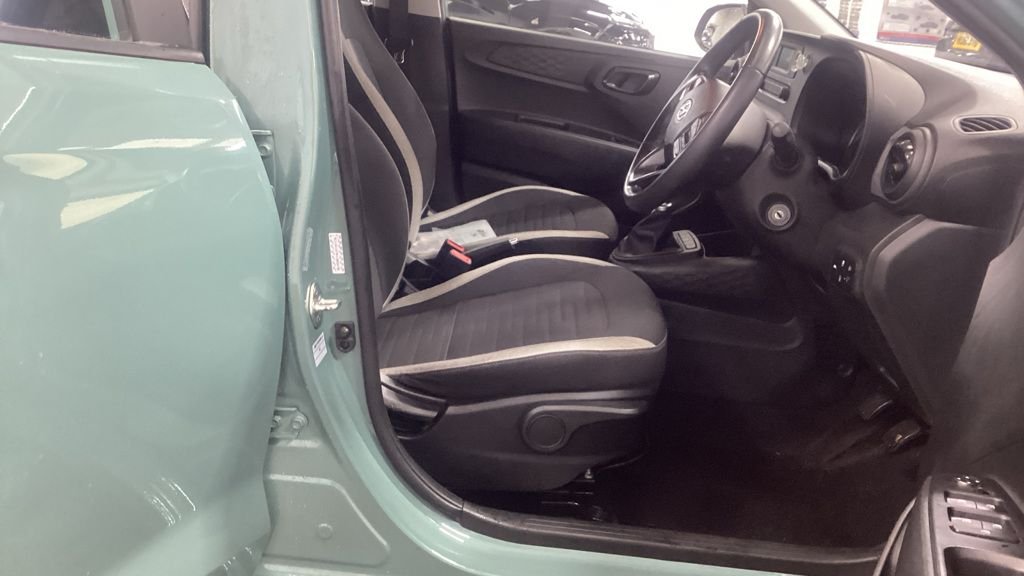 Used Hyundai i10 2023 for sale - 77563774: Photo 2