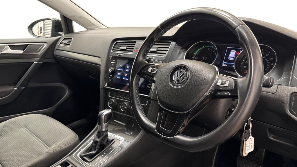 Used Volkswagen Golf 2019 for sale - 78044255: Photo 2