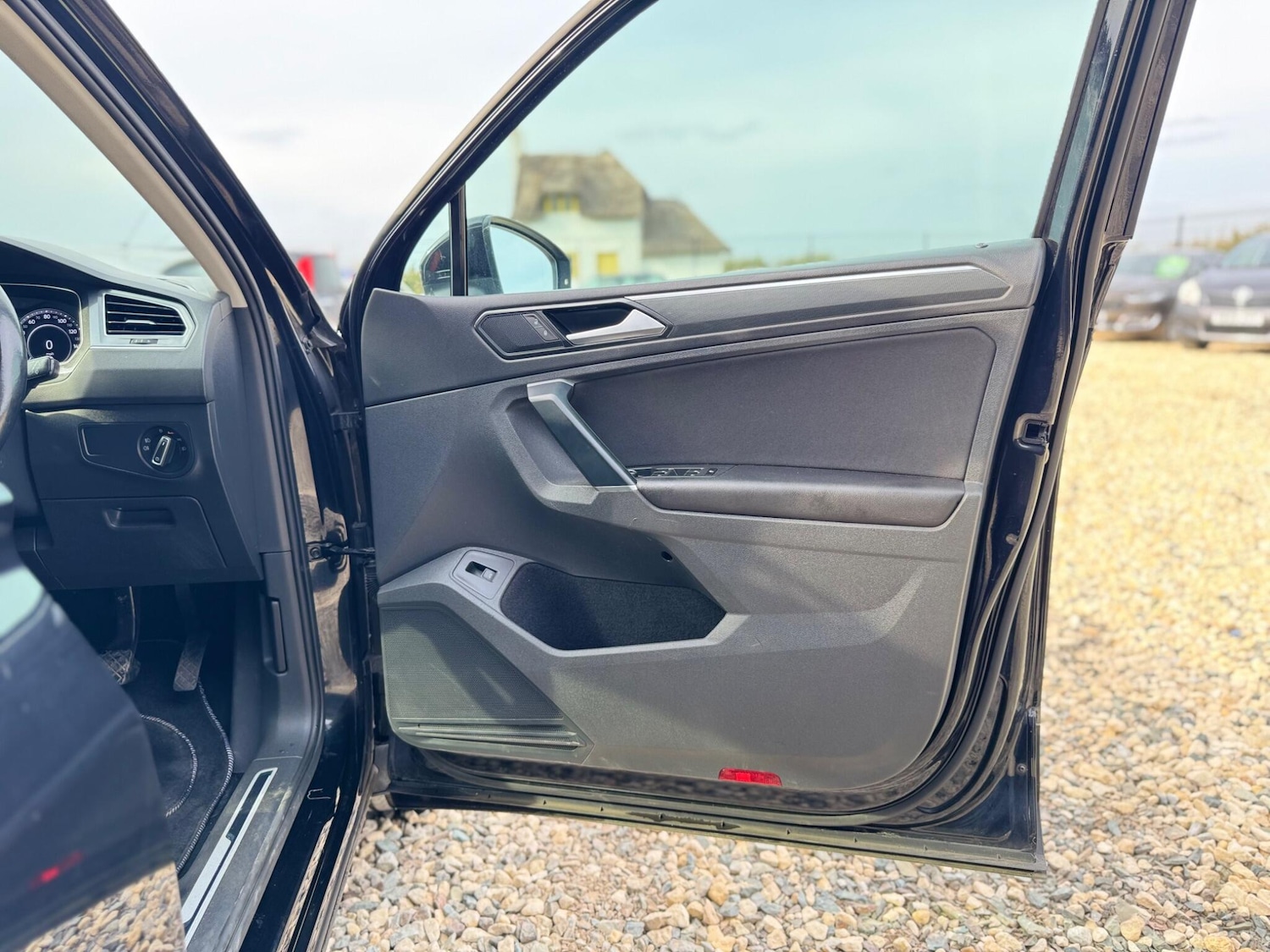 Used Volkswagen Tiguan 2017 for sale - 76608481: Photo 23