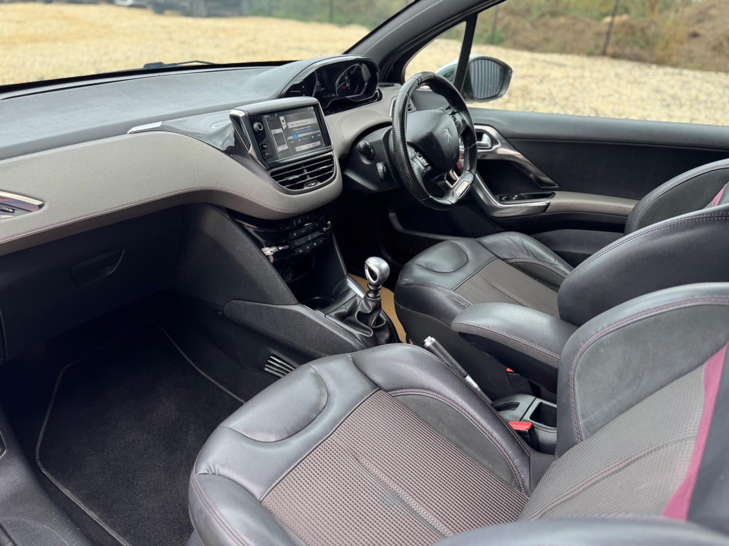 Used Peugeot 208 2014 for sale - 76867029: Photo 11