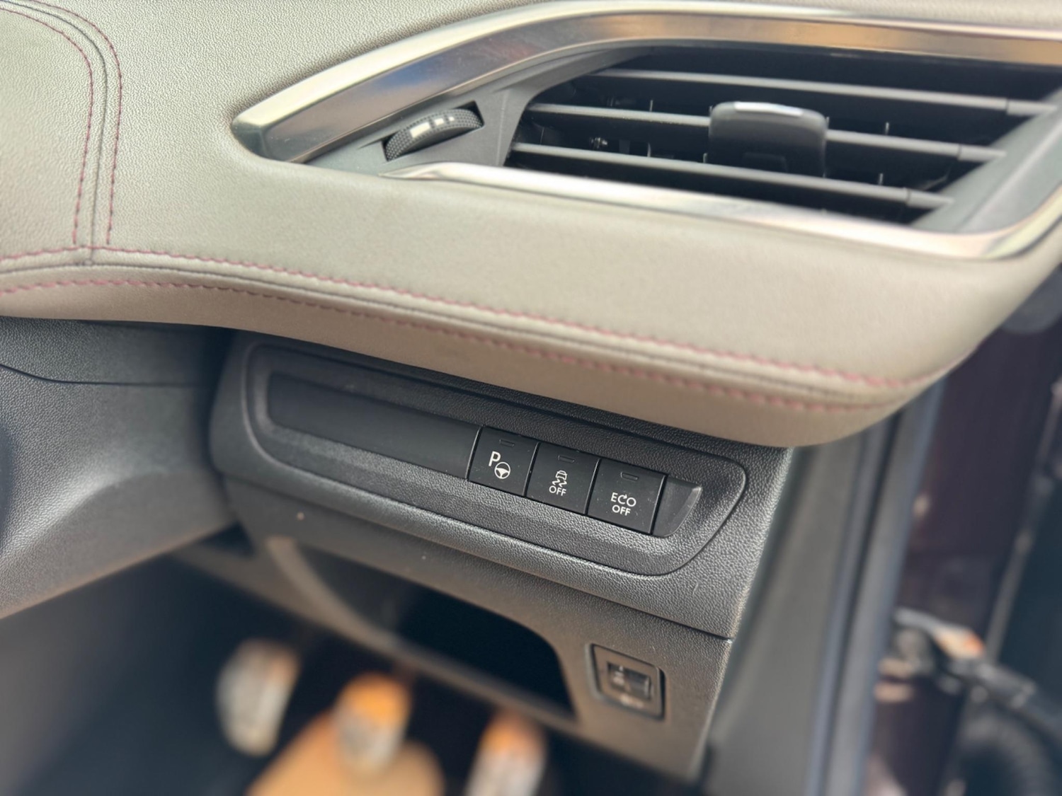 Used Peugeot 208 2014 for sale - 76867029: Photo 13