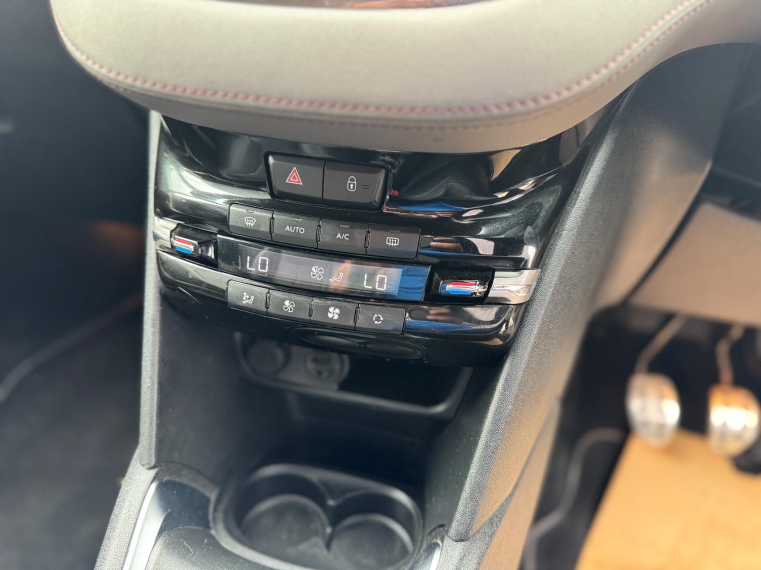 Used Peugeot 208 2014 for sale - 76867029: Photo 21