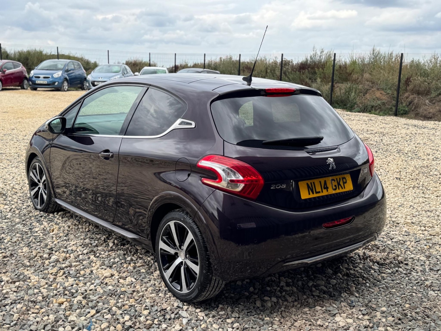 Used Peugeot 208 2014 for sale - 76867029: Photo 6