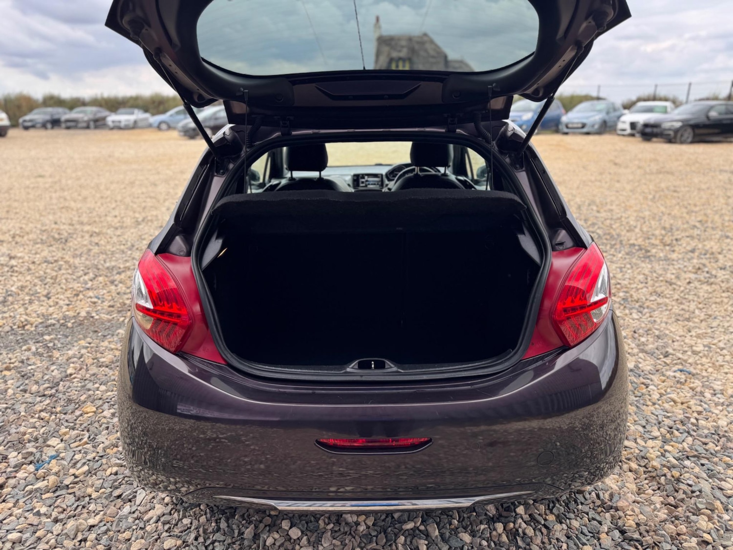 Used Peugeot 208 2014 for sale - 76867029: Photo 7