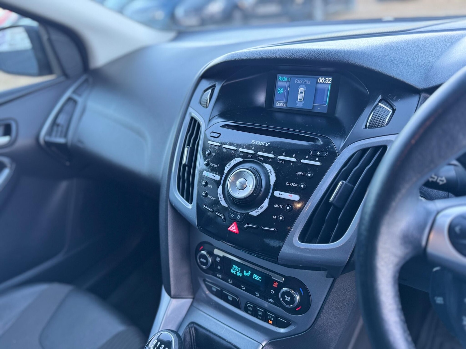 Used Ford Focus 2011 for sale - 76913254: Photo 13