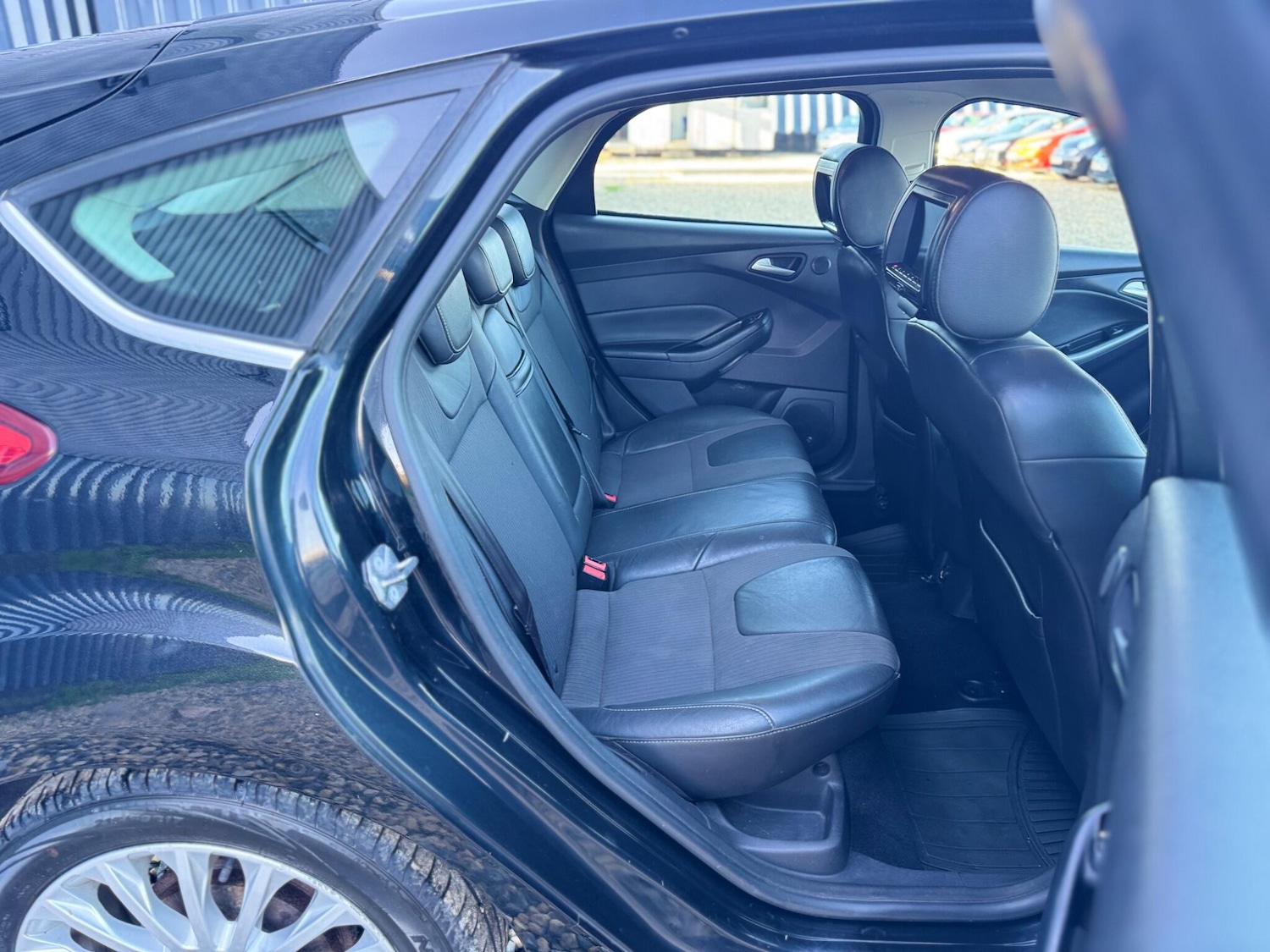 Used Ford Focus 2011 for sale - 76913254: Photo 18