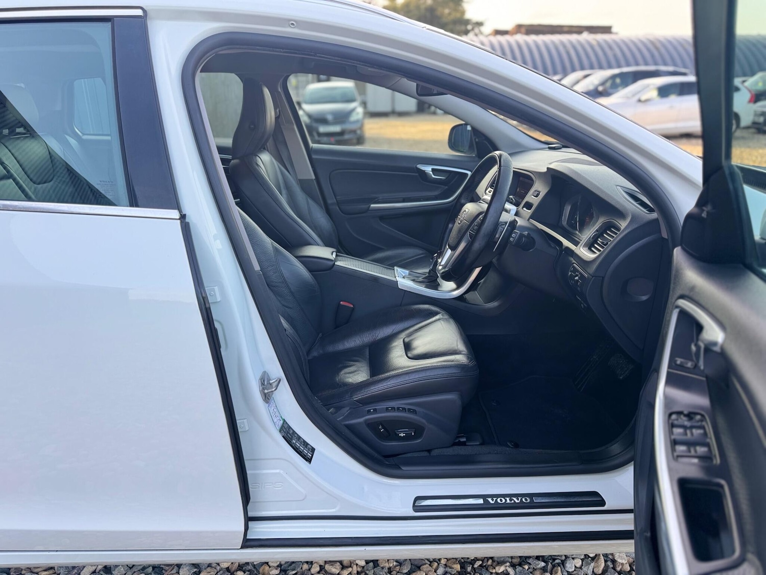 Used Volvo V60 for sale - 77684300: Photo 32