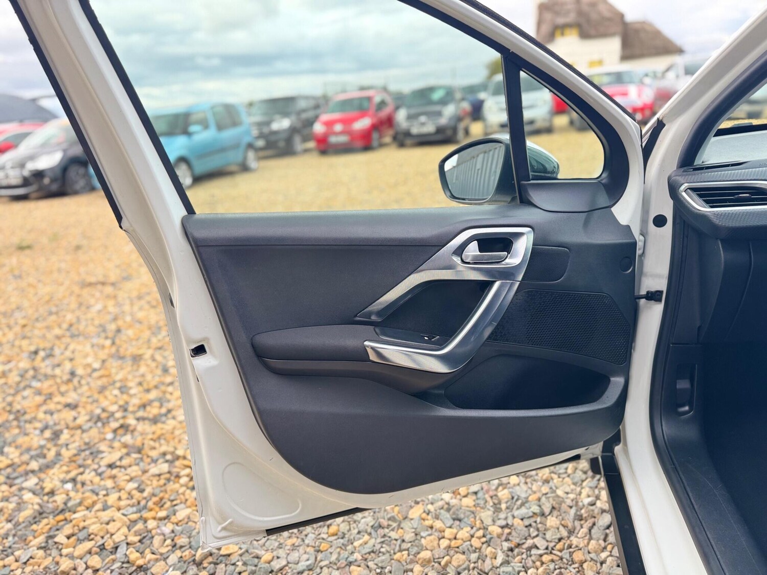 Used Peugeot 2008 2015 for sale - 76607466: Photo 11