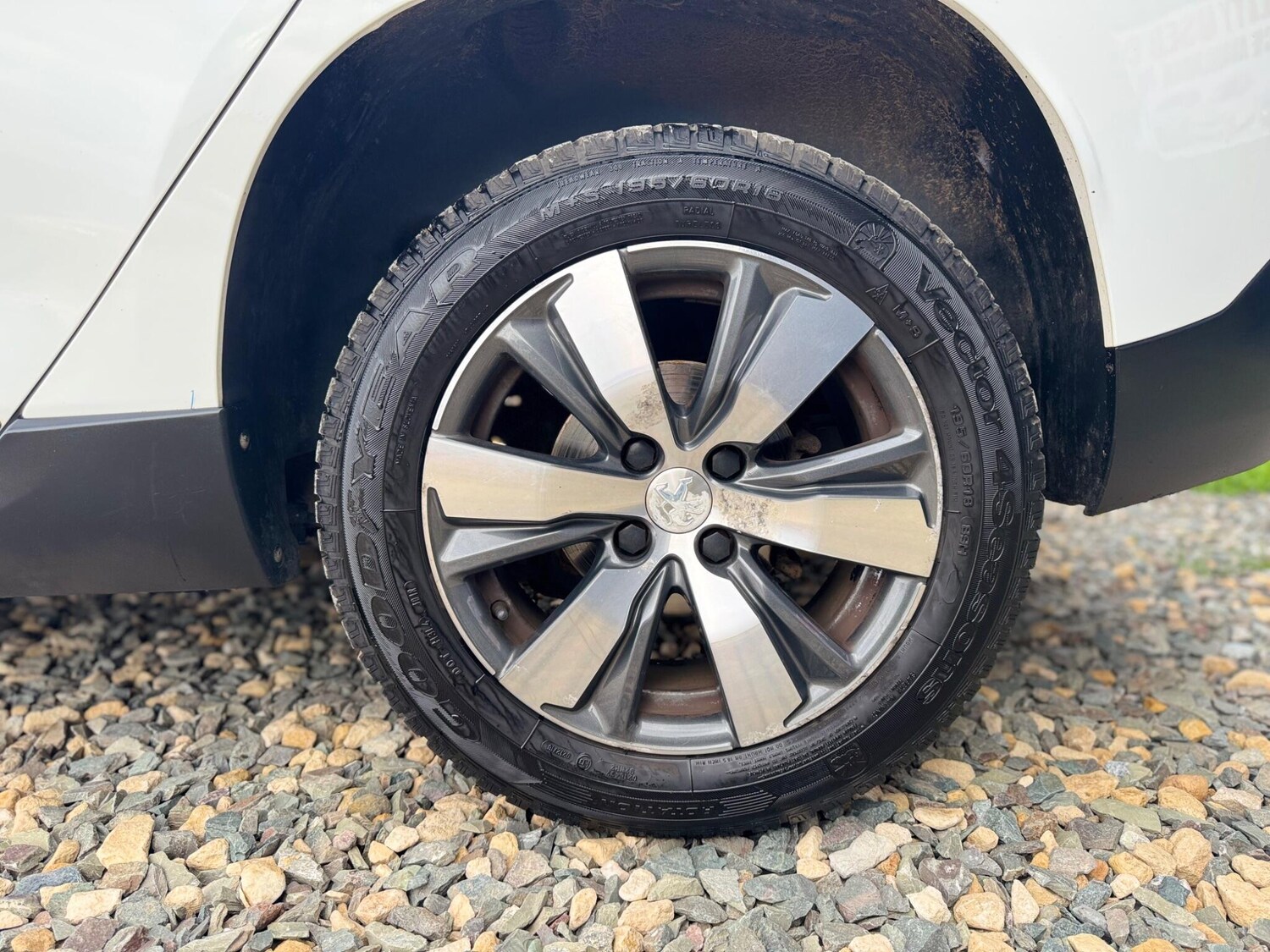 Used Peugeot 2008 2015 for sale - 76607466: Photo 12