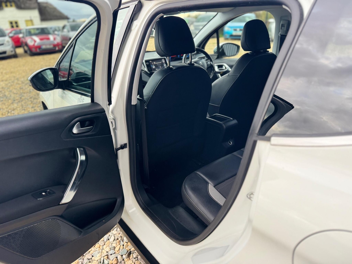 Used Peugeot 2008 2015 for sale - 76607466: Photo 18