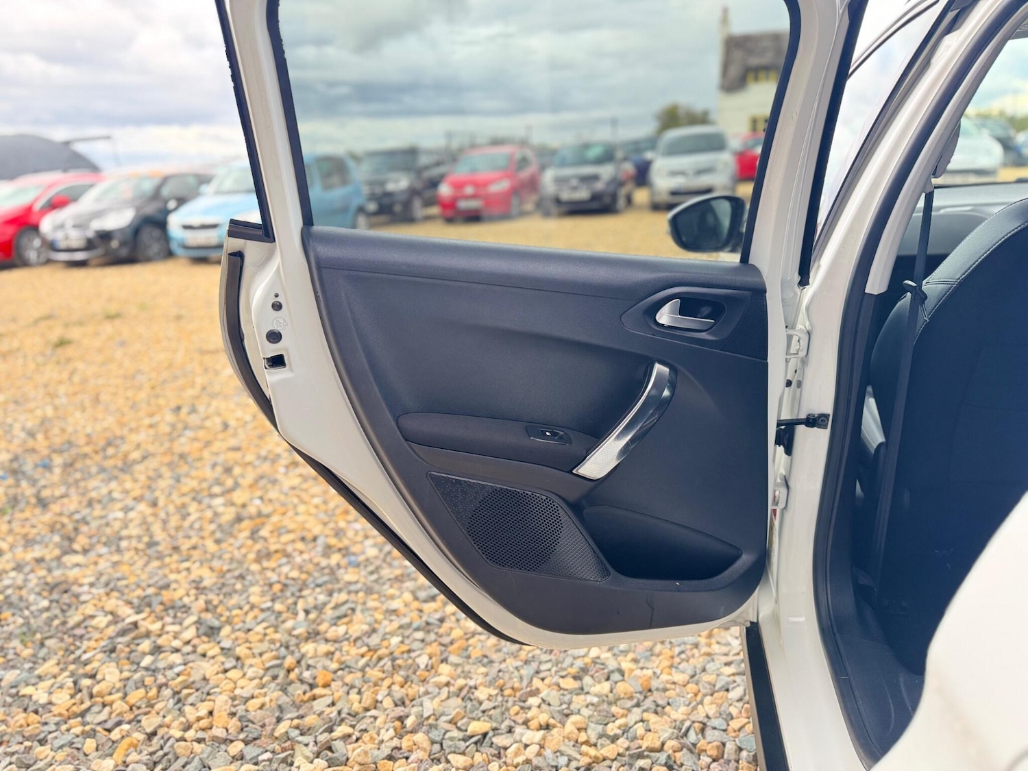 Used Peugeot 2008 2015 for sale - 76607466: Photo 19