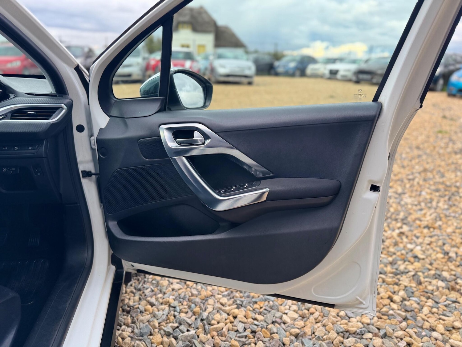 Used Peugeot 2008 2015 for sale - 76607466: Photo 23