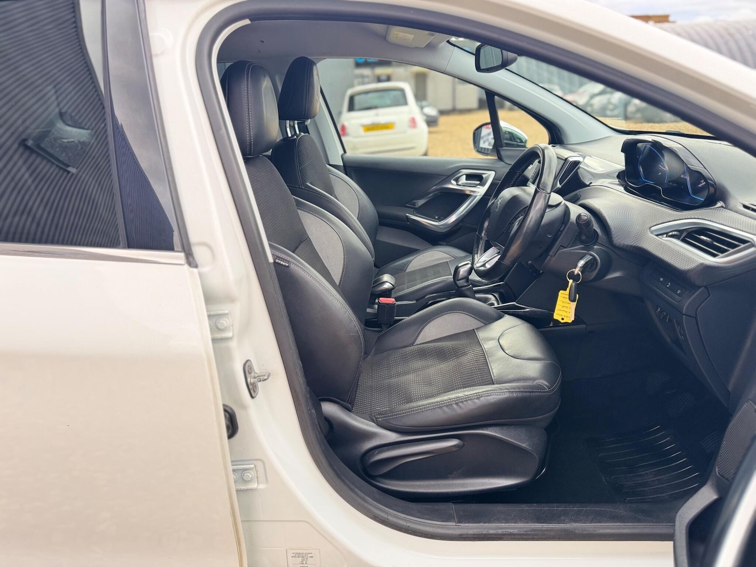 Used Peugeot 2008 2015 for sale - 76607466: Photo 26