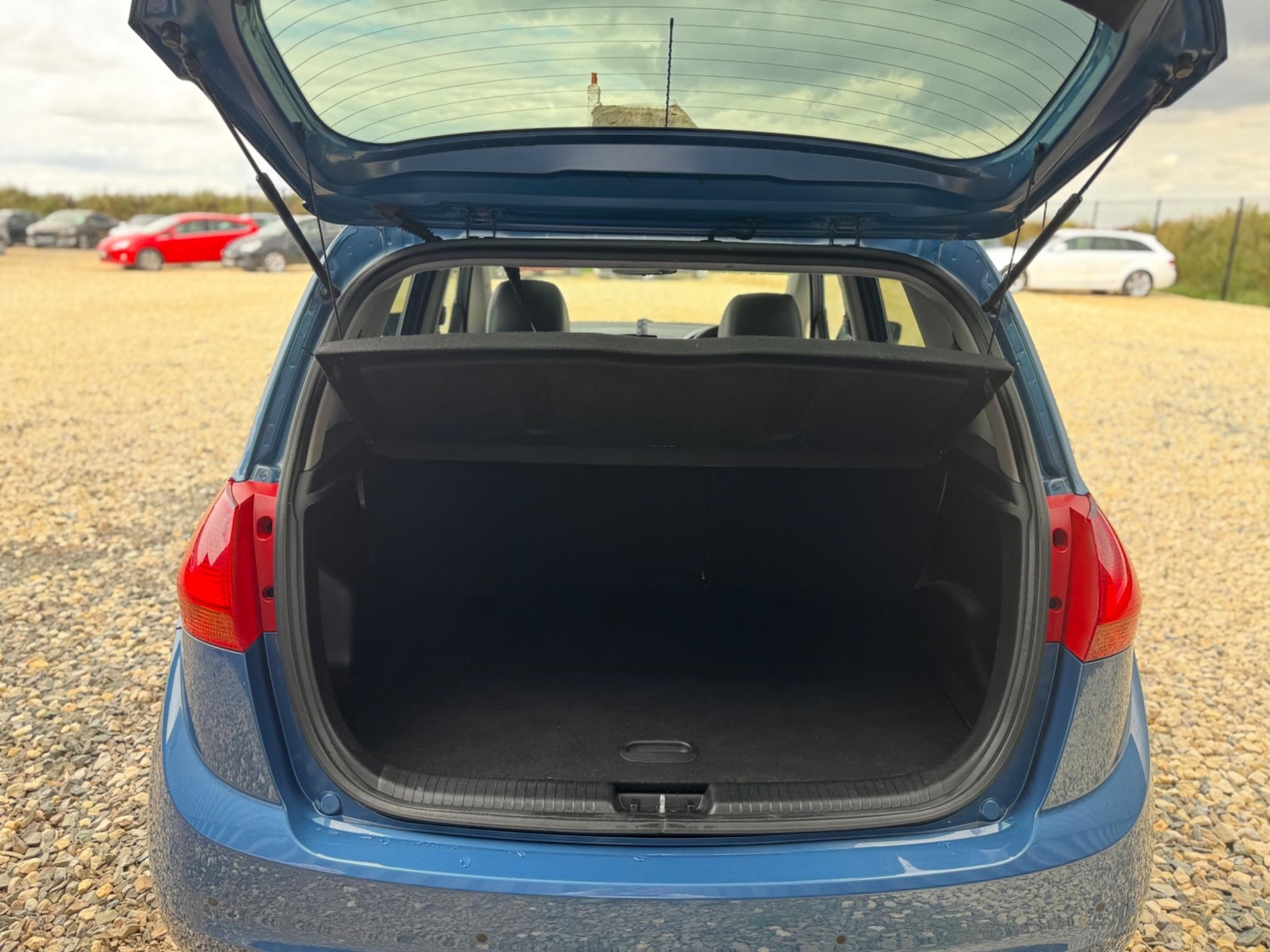 Used Kia Venga 2012 for sale - 76608356: Photo 9