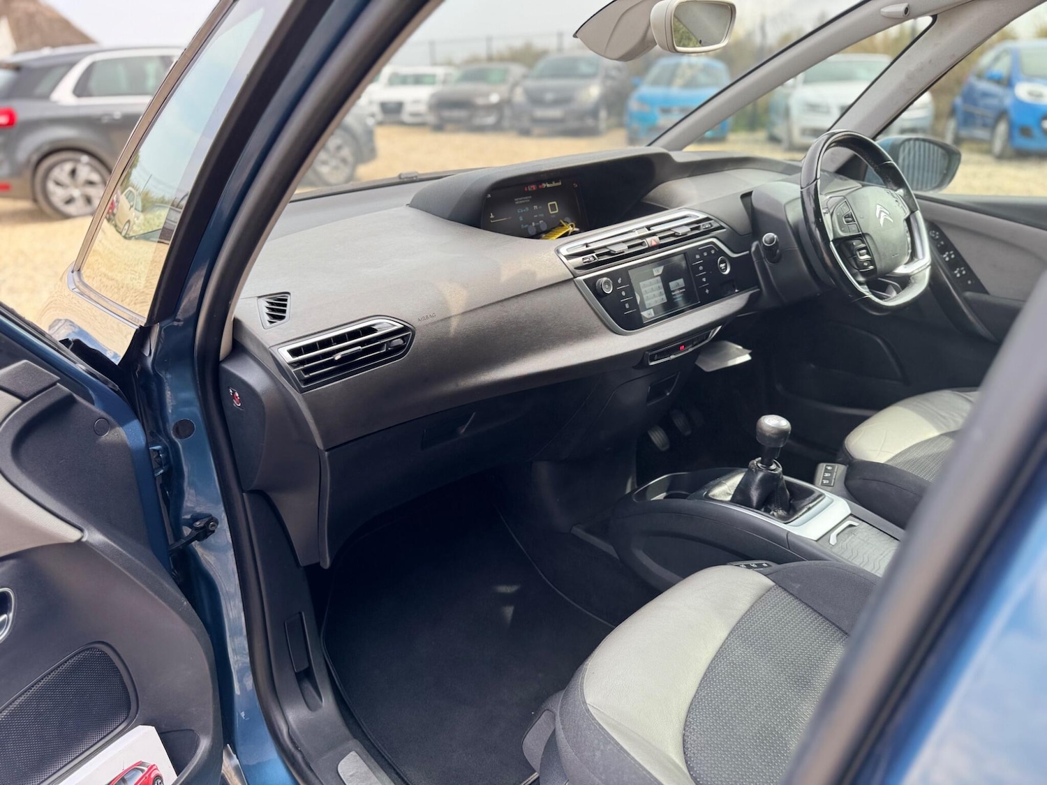 Used Citroen C4 Picasso 2015 for sale - 76607290: Photo 10