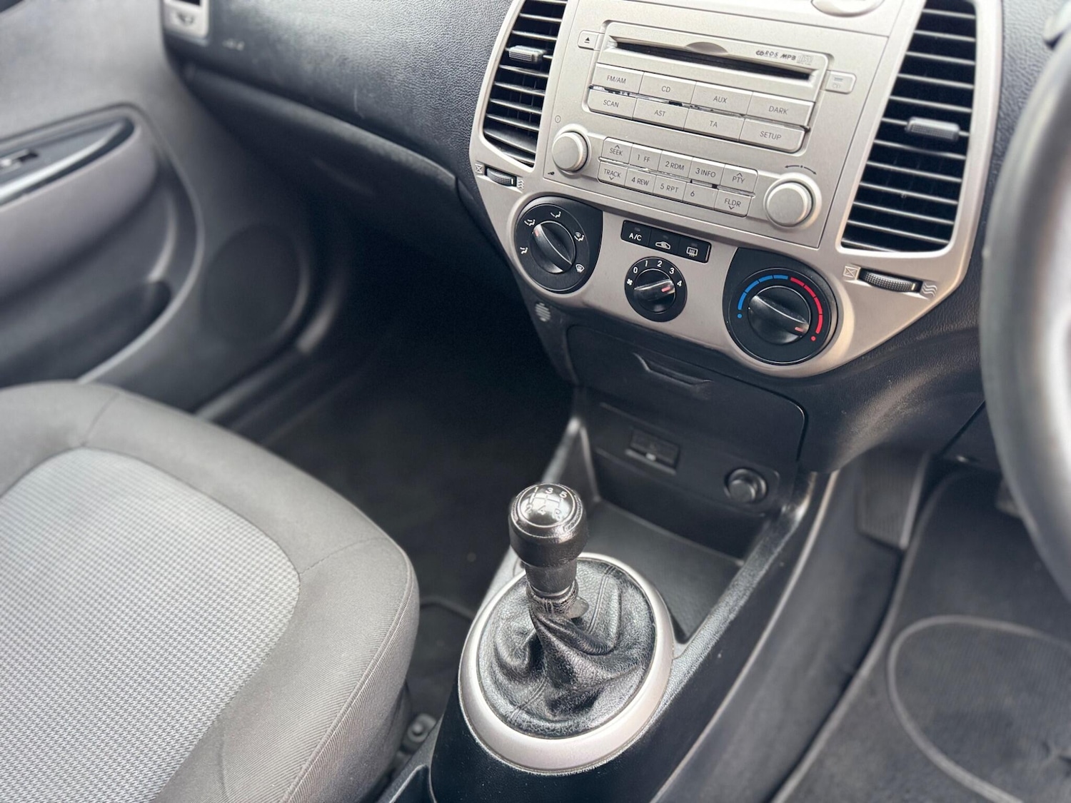 Used Hyundai i20 2010 for sale - 76867028: Photo 27