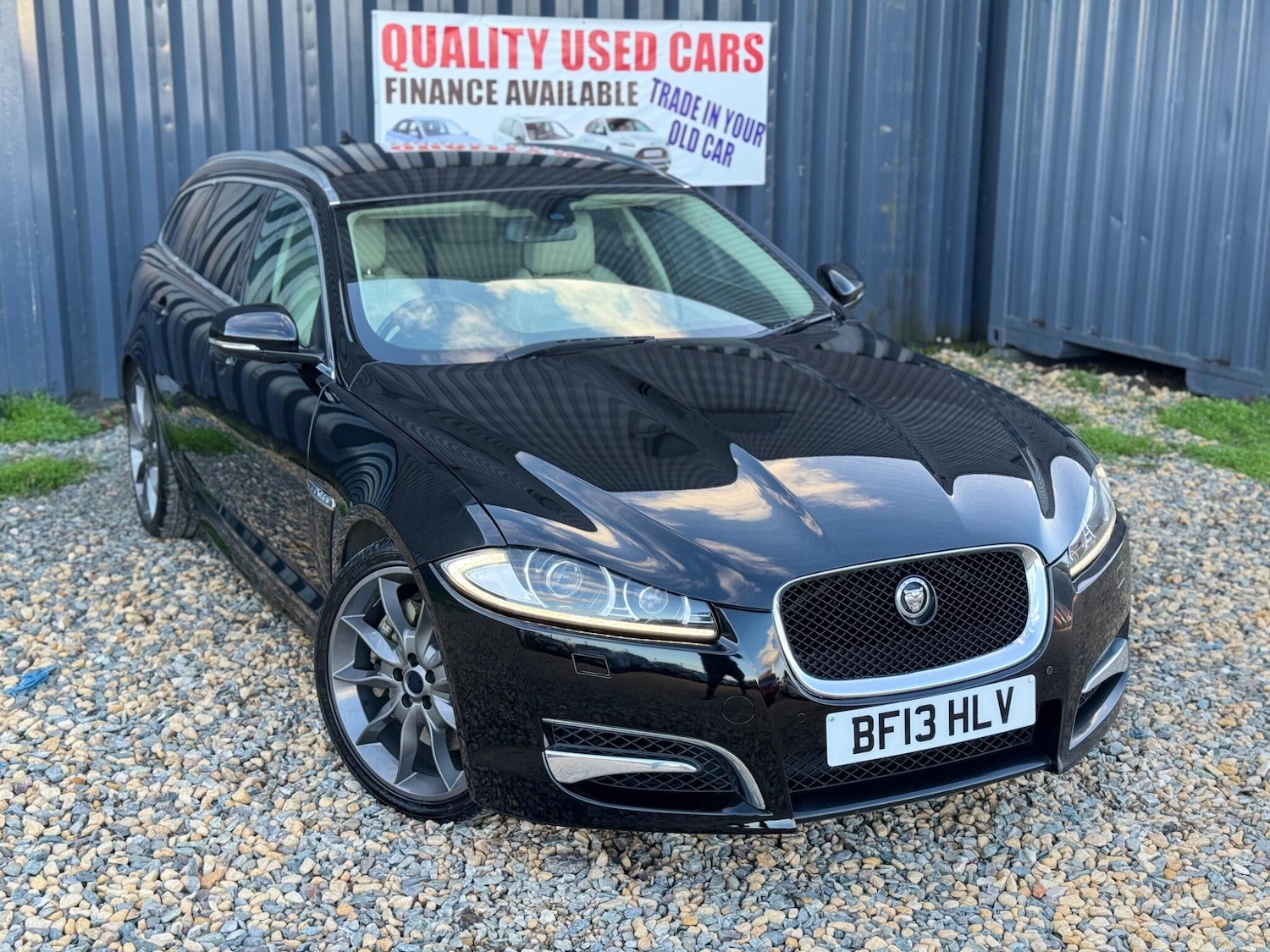 Used Jaguar XF 2013 for sale - 76607347: Photo 1